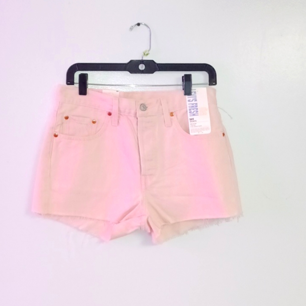 Women's levi jean shorts size 28